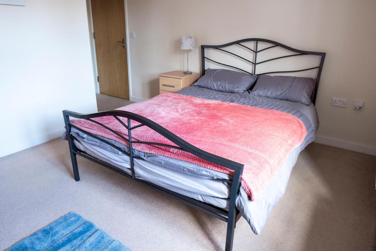 Spacious Two Bedrooms Apartment For Business And Holiday Portsmouth Eksteriør bilde