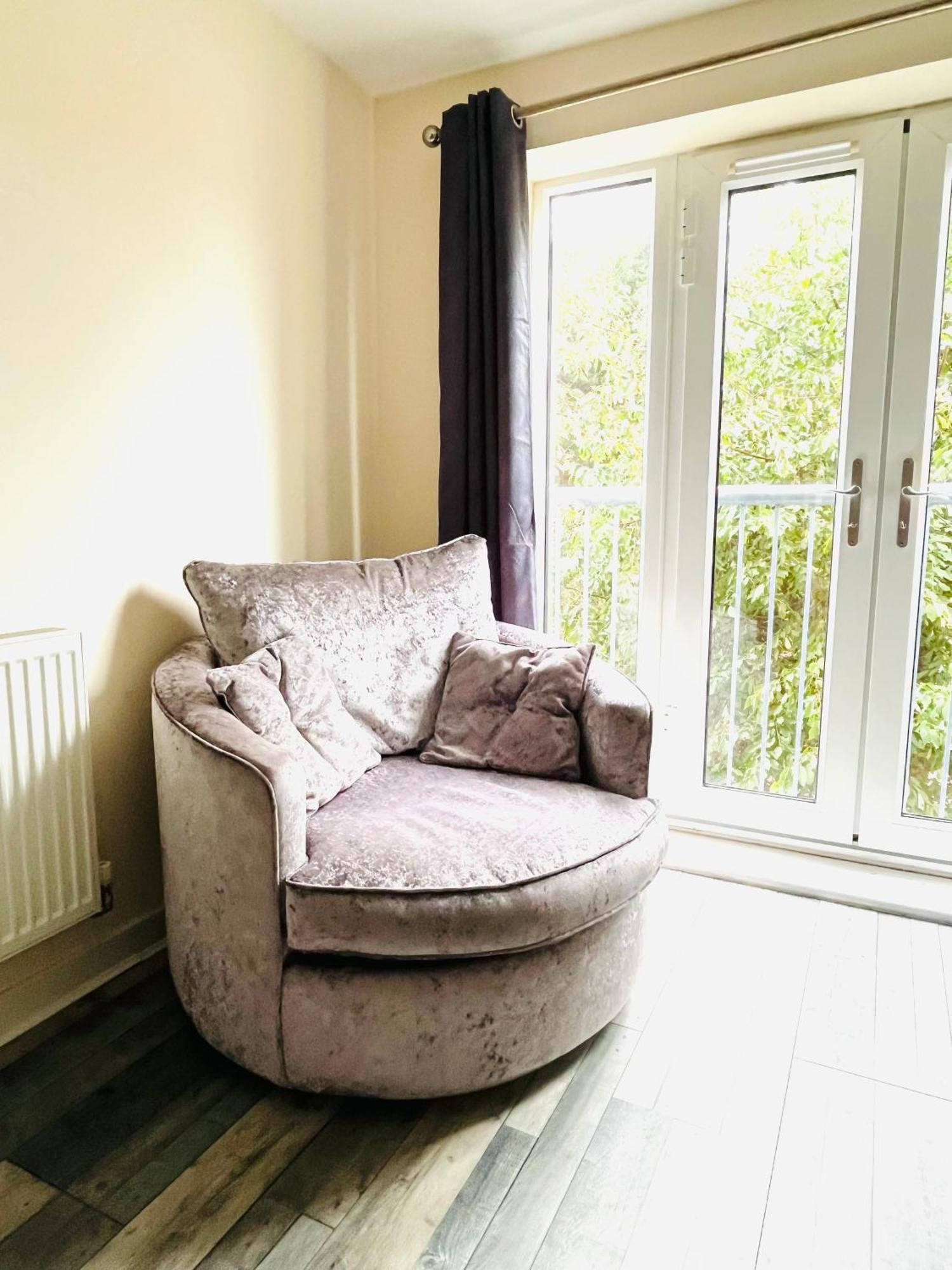 Spacious Two Bedrooms Apartment For Business And Holiday Portsmouth Eksteriør bilde