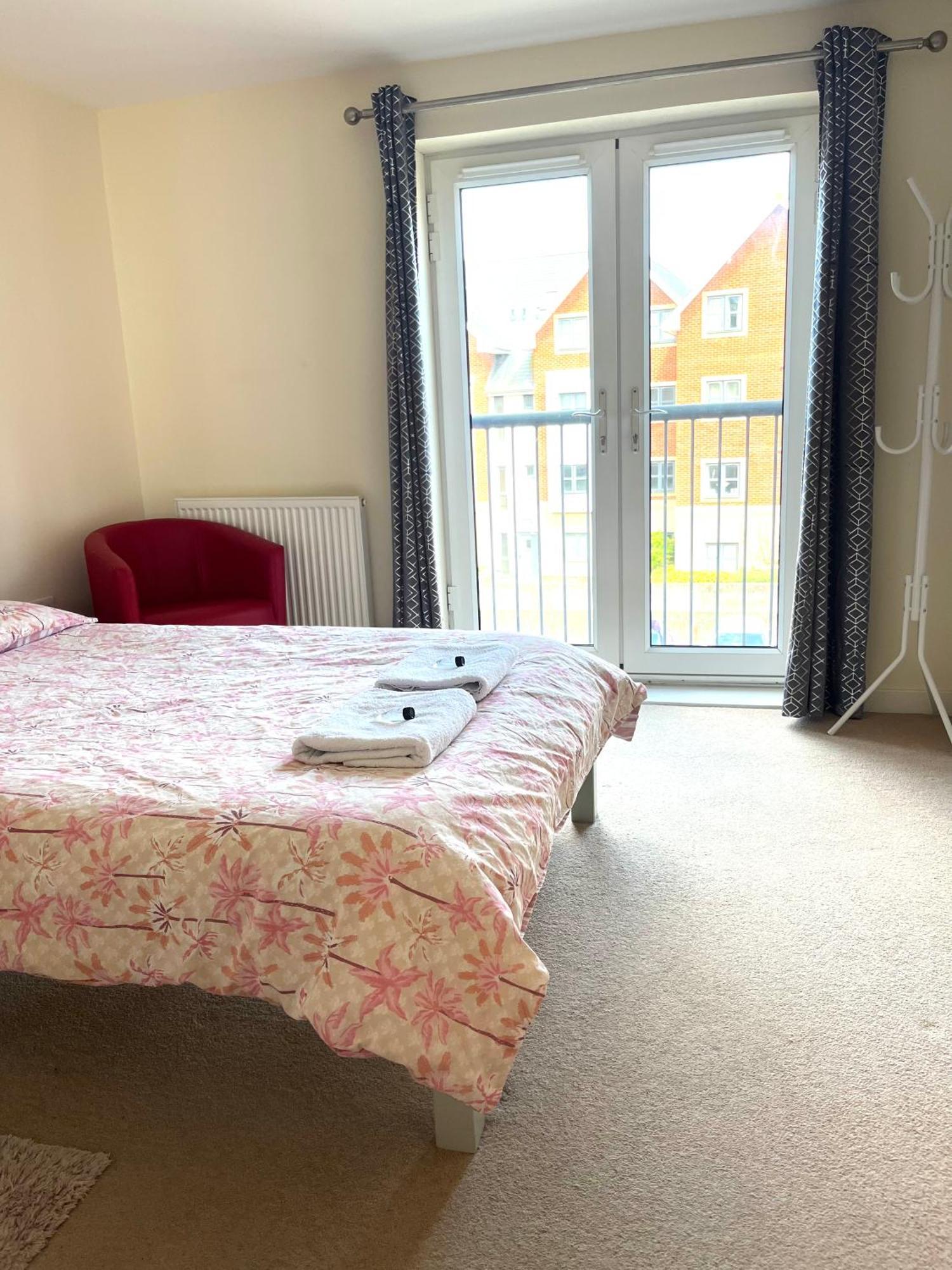 Spacious Two Bedrooms Apartment For Business And Holiday Portsmouth Eksteriør bilde