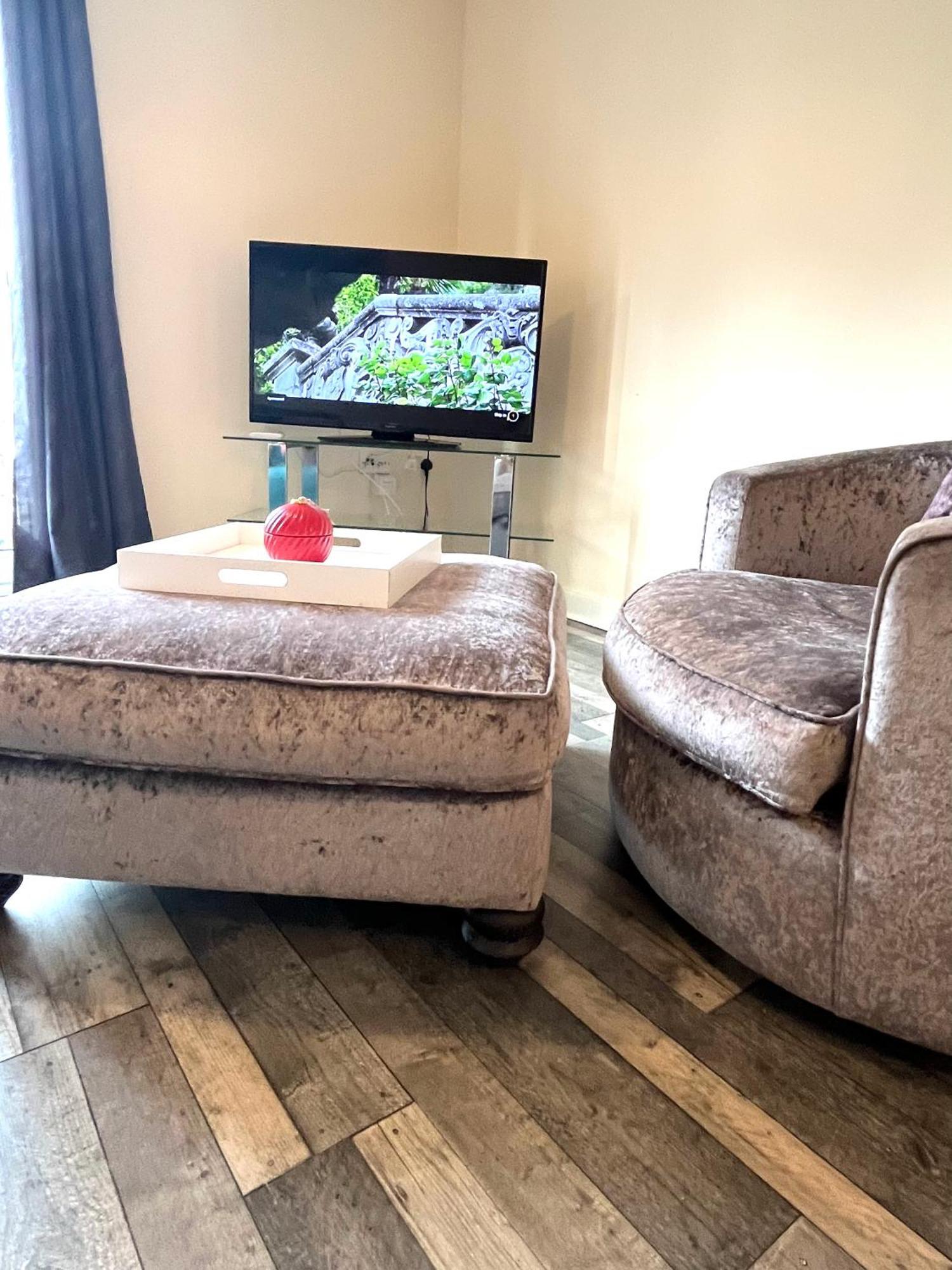 Spacious Two Bedrooms Apartment For Business And Holiday Portsmouth Eksteriør bilde