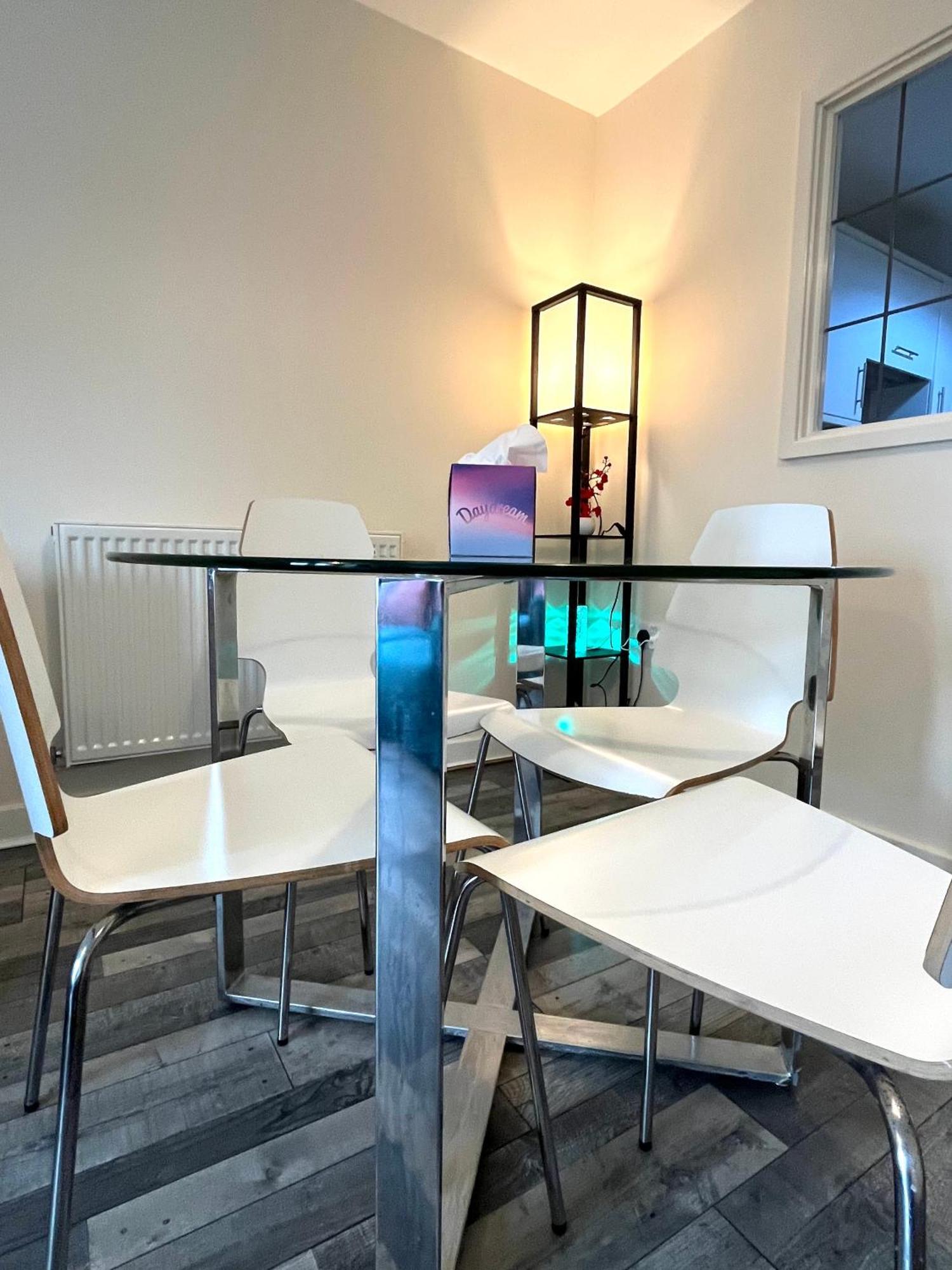 Spacious Two Bedrooms Apartment For Business And Holiday Portsmouth Eksteriør bilde